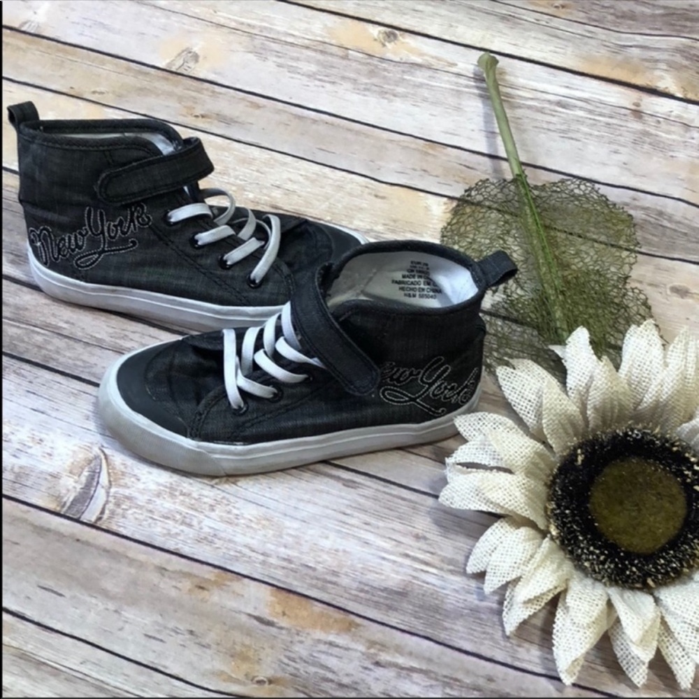 🌺 H&M Black boys canvas NYC high top sneaker 11.5
